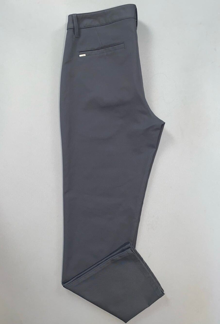 Vuori V427 Men's Cascade Lightweight Chino Tech Pants. Med Gray, Size 33X30. EUC